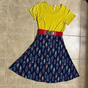 M Classic + L Azure LuLaRoe Outfit. Feather pattern. (Belt not included).